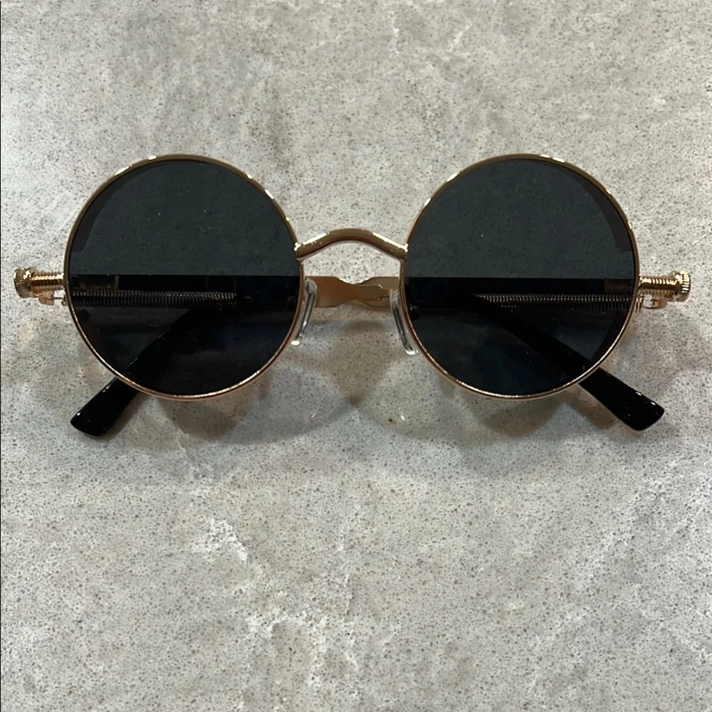 Sunglasses - Classic Retro Style with Round Frames NIP